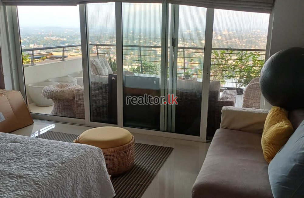 Three Bed Unit For Rent In Clearpoint Residencies