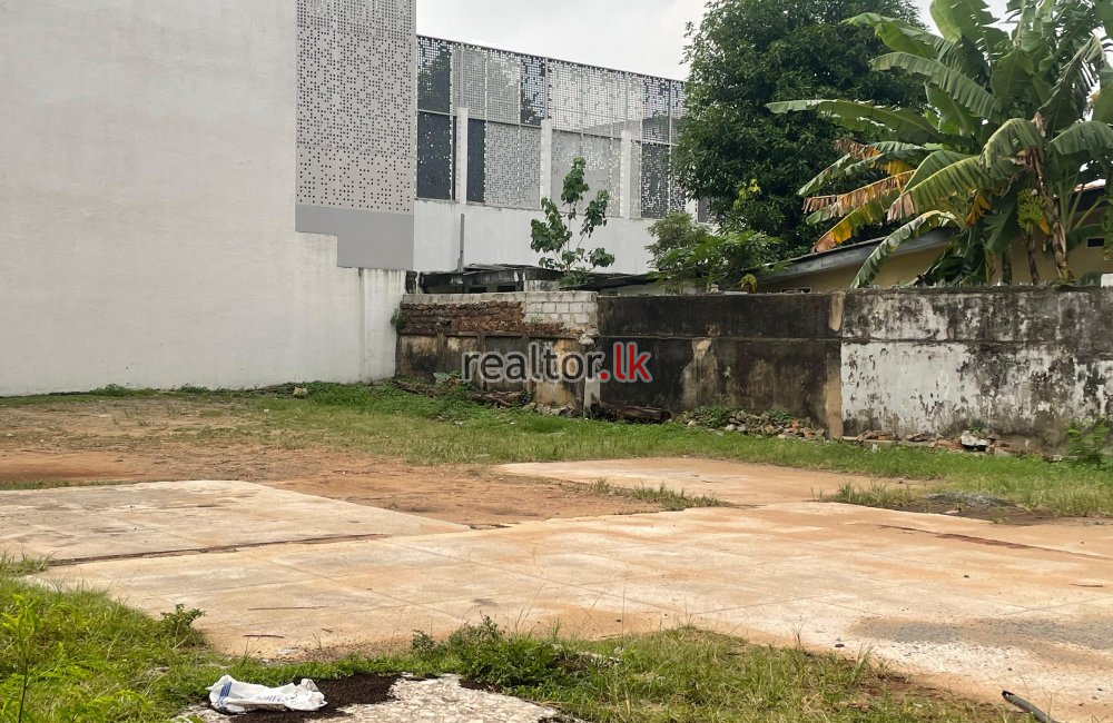 Land For Sale At De Vos Avenue Bambalapitiya