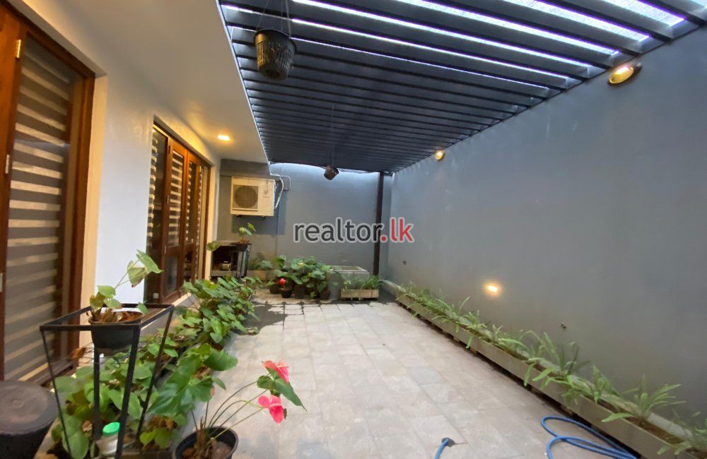 Luxury House For Sale In Nawala Koswatte
