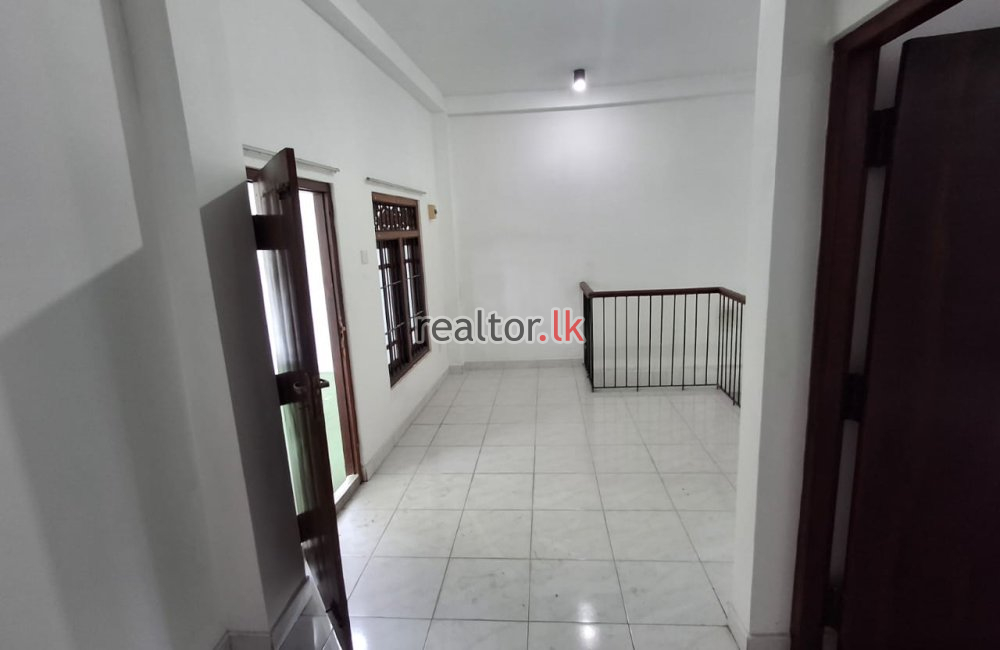 House For Sale At Off Kirulapone Rd Colombo 05