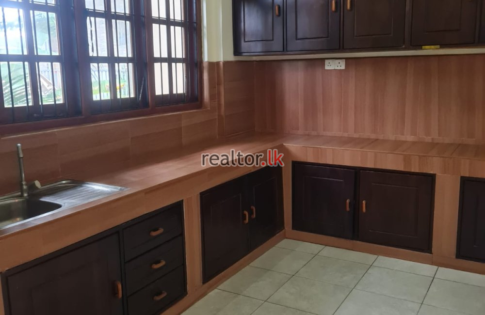 Three Story House In Indrajothi Rd Ratmalana