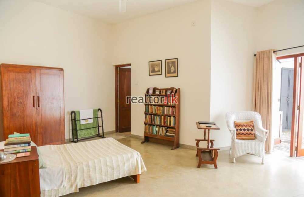 Two Story House In Robert Gunawardena Mawatha