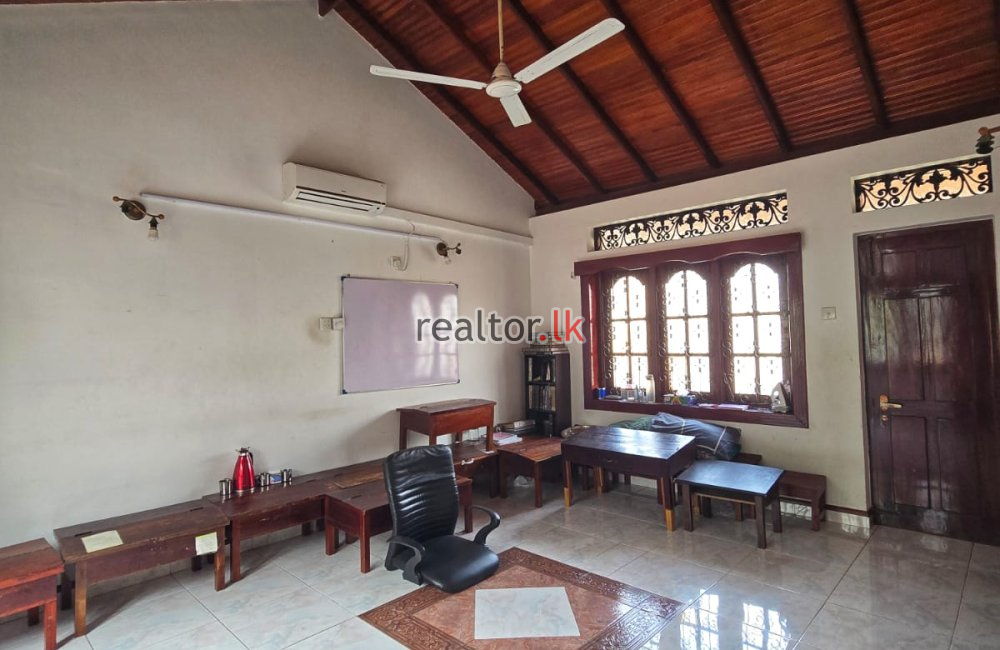 House For Sale In 32nd Lane Colombo 06