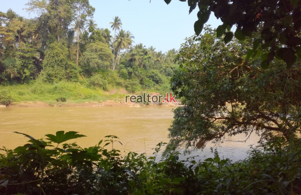 Facing Maha Oya Negombo Land For Sale