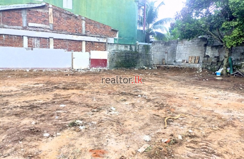 Facing Thalawatugoda Main Rd Land For Sale