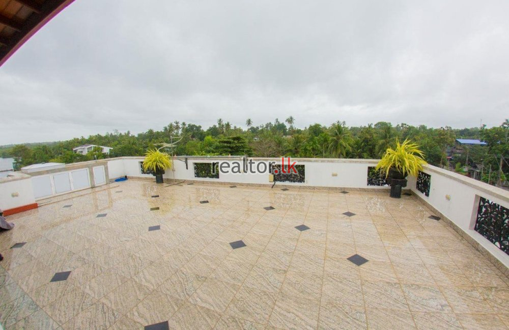 Lakefront House For Sale In Bolgoda