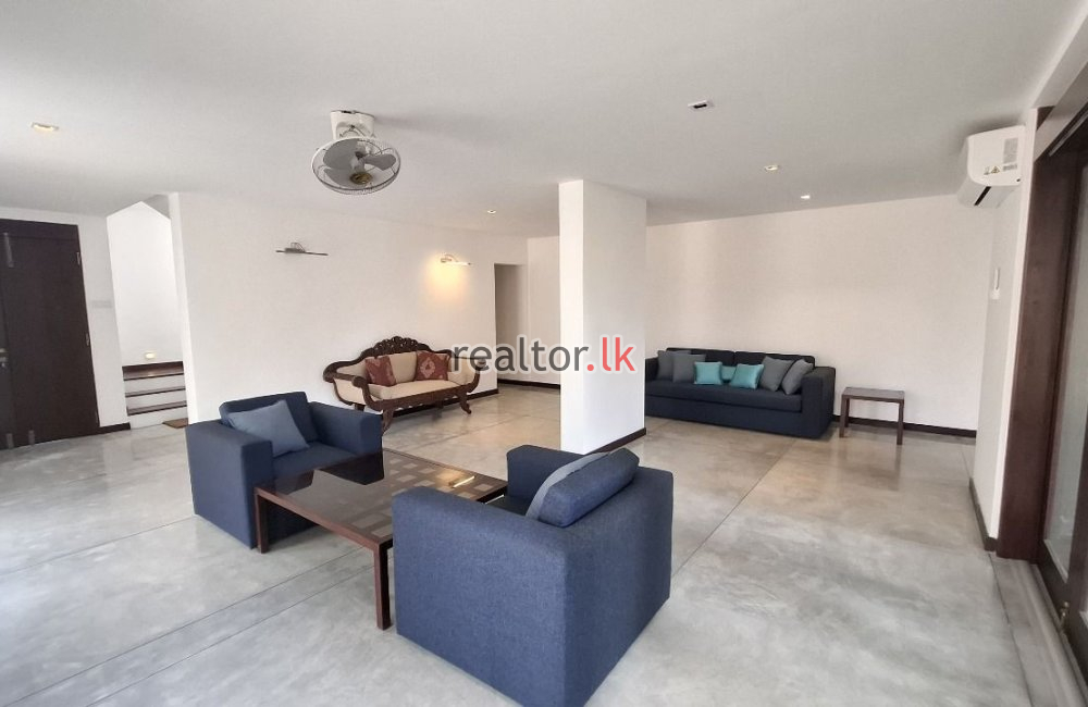 Two Storied House For Rent In Colombo 05