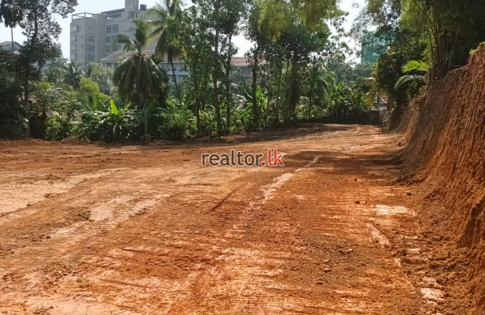 Land For Sale In Karapitiya