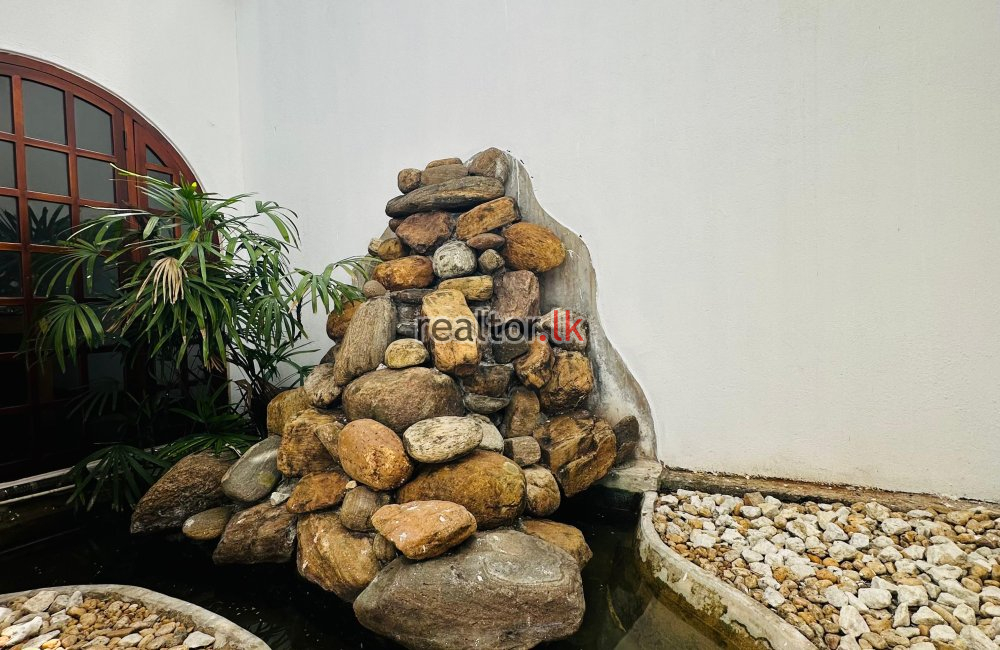House For Rent In Colombo 07 With Large Garden