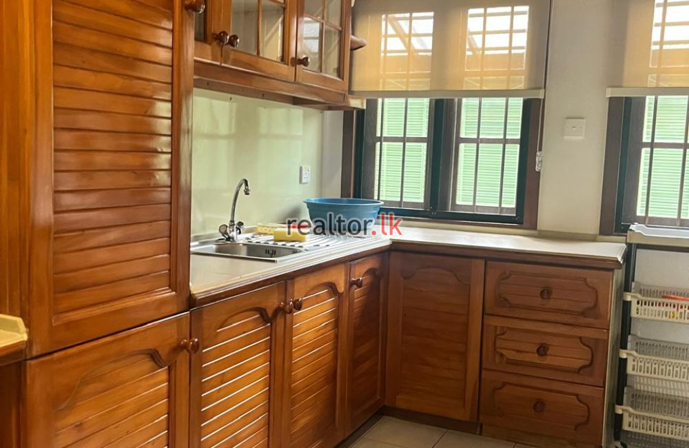 House For Rent At Off Isipathana Mw Colombo 05
