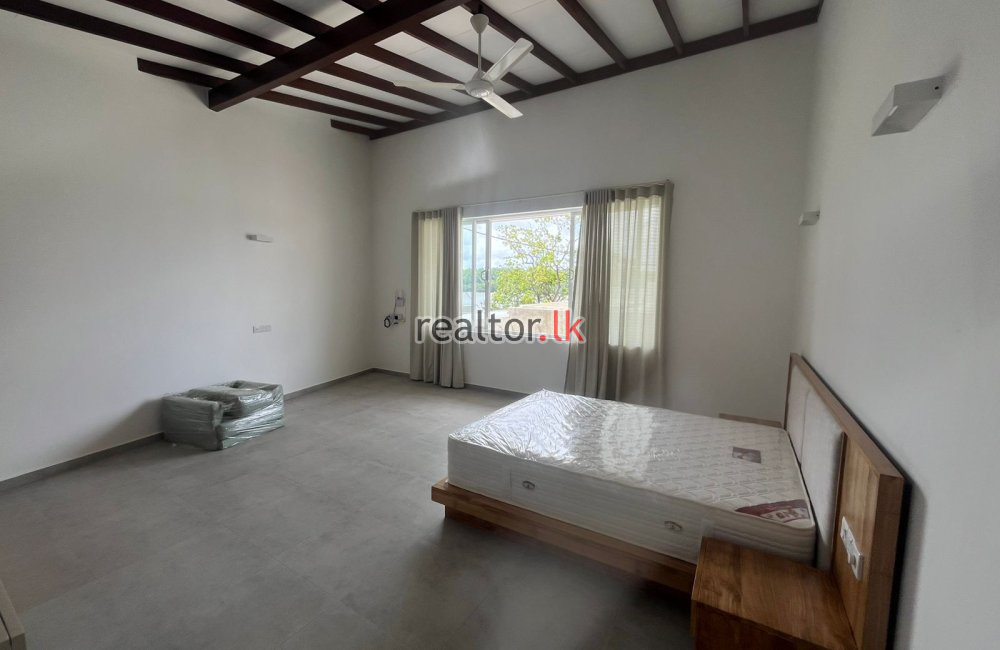 Lakefront Villa For Rent At Paraththa Rd Panadura