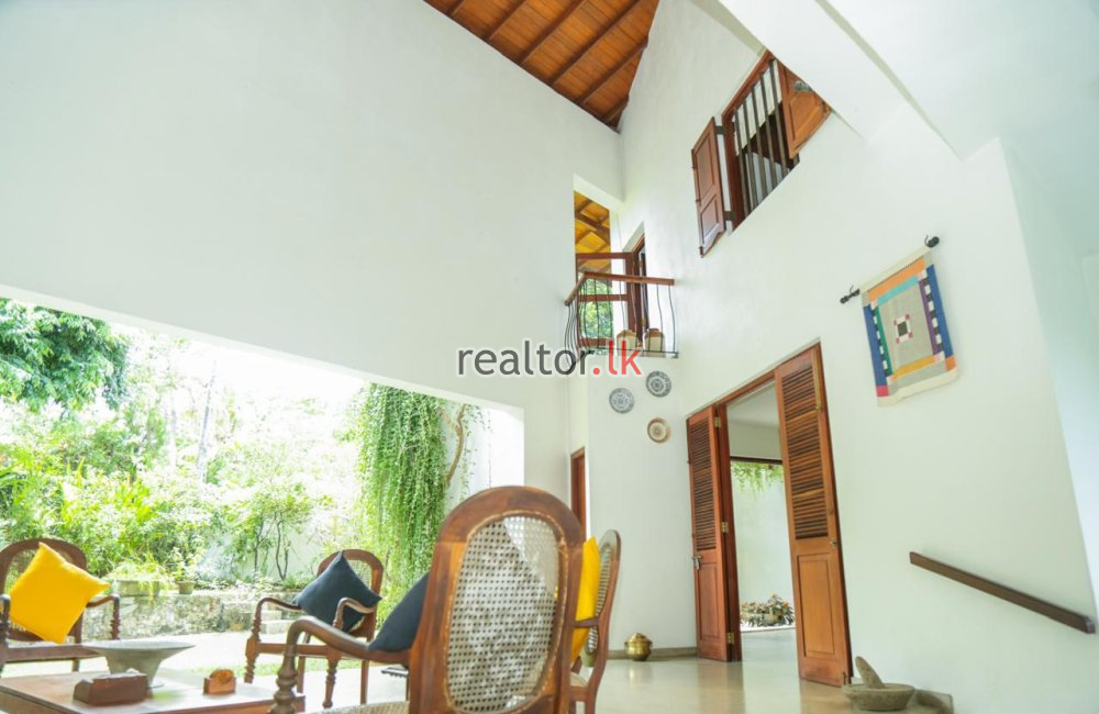 Two Story House In Robert Gunawardena Mawatha