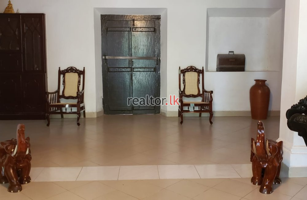 Colonial Type House For Sale At Heenpendala Galle