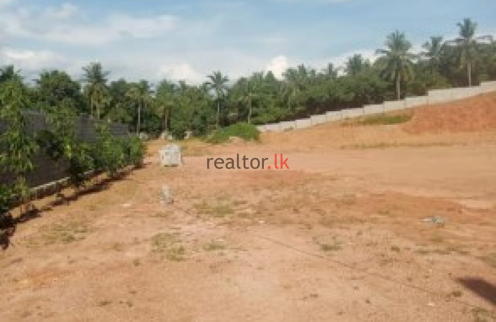 Facing Kanduboda Road Land For Sale