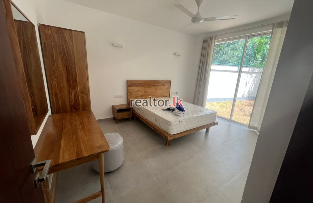 Lakefront Villa For Rent At Paraththa Rd Panadura