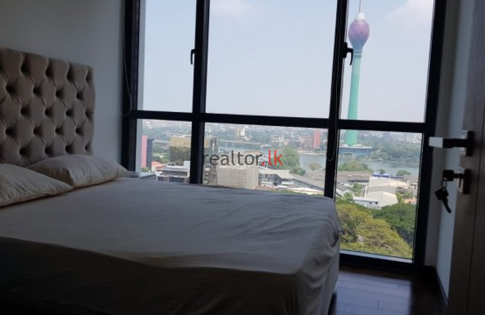 Three Bed At Capitol Twin Peaks