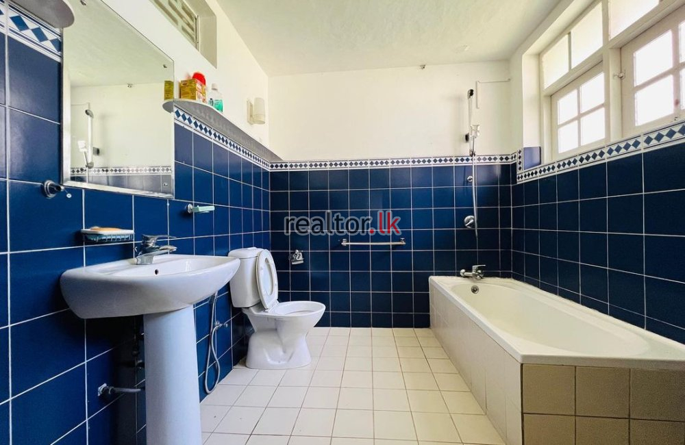 Colonial House For Rent In Colombo 5