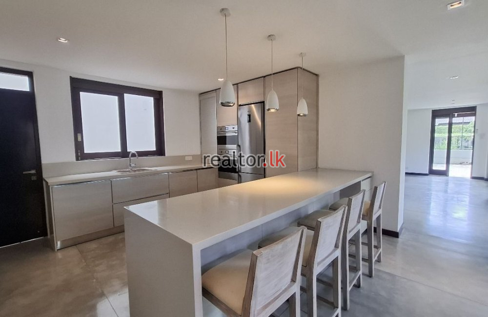 Two Storied House For Rent In Colombo 05