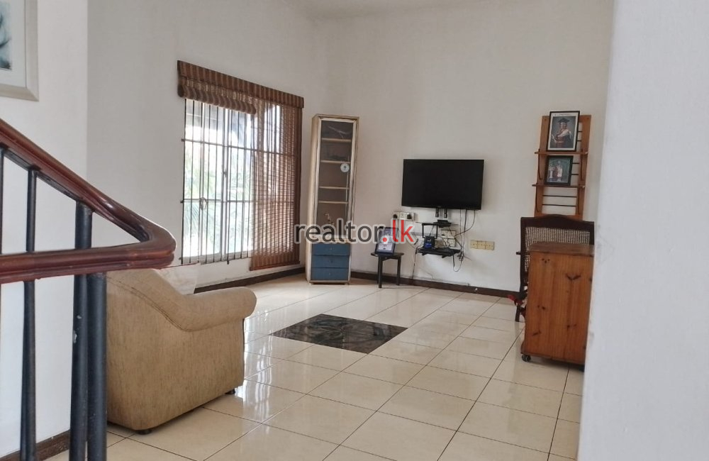 Three Story House In Nandimithra Pl Colombo 06