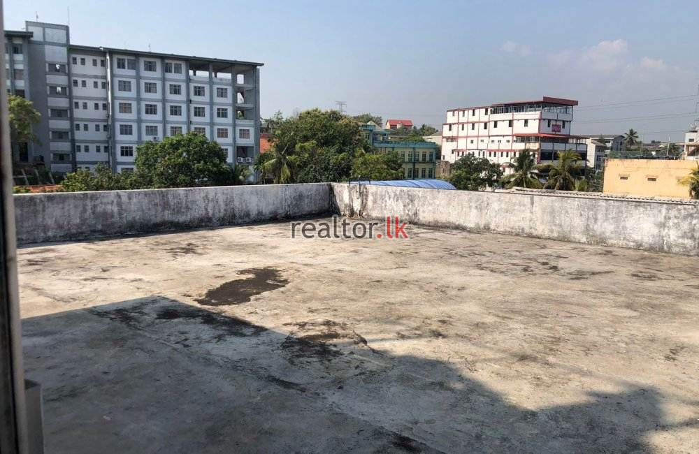 Facing Kandy Rd Building For Sale At Kelaniya