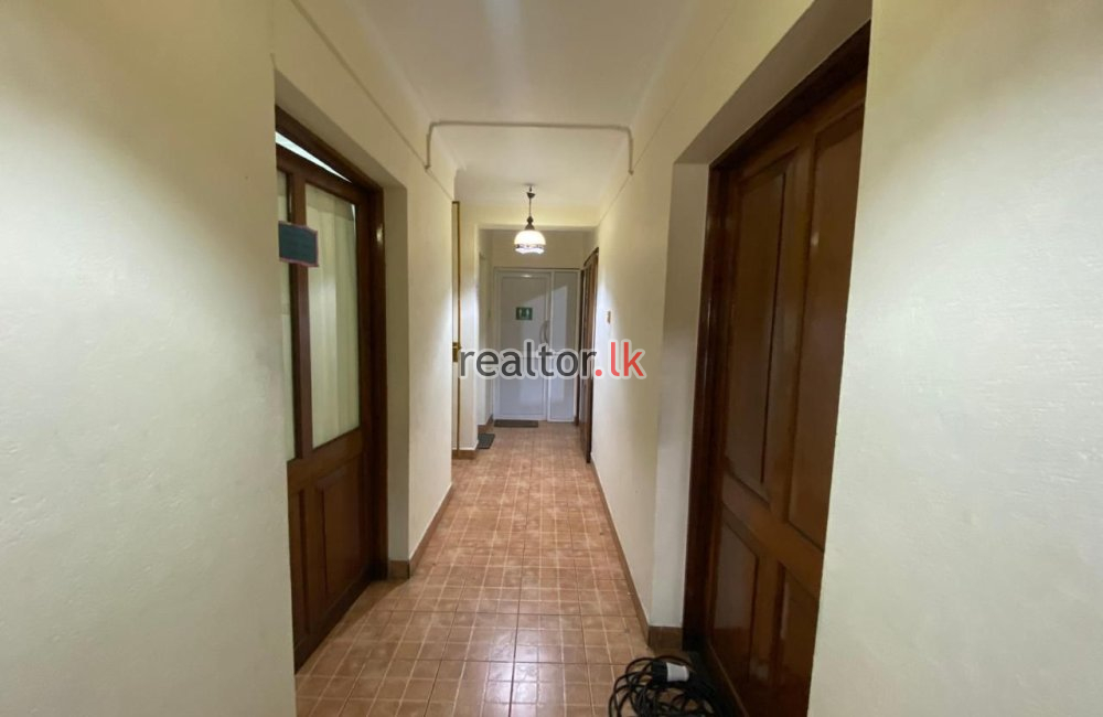 Two Storey House For Sale At Cross Rd Colombo 08