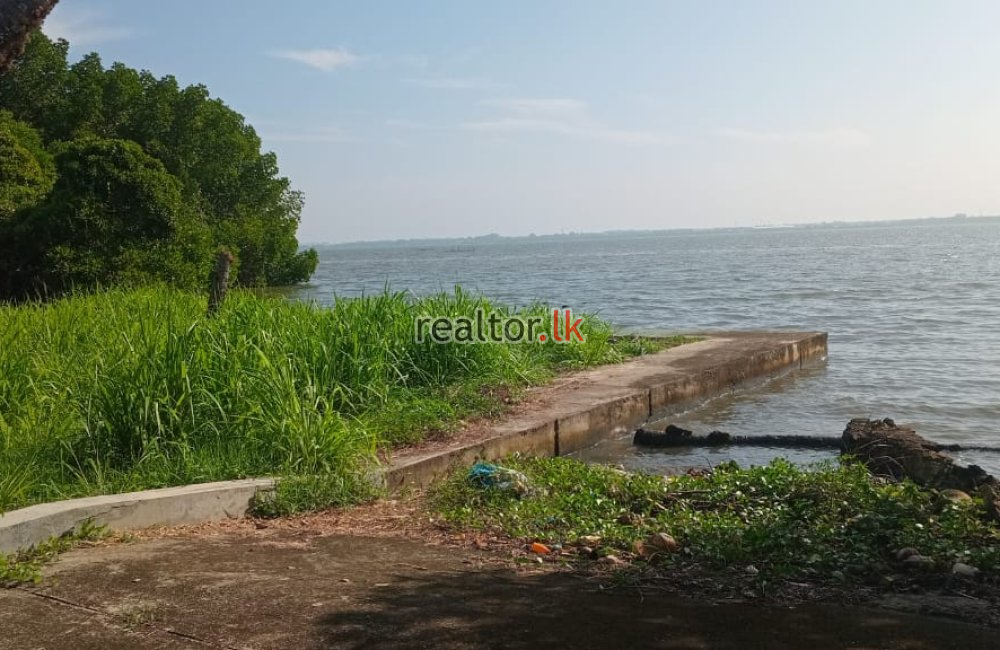 Lagoonfront Land In Dungalpitiya Negombo