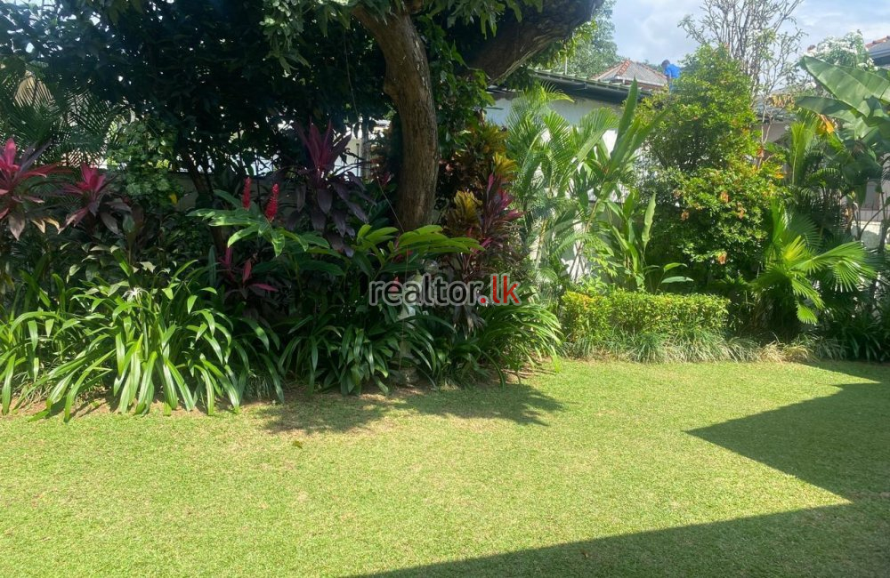 Two Story House In Bauddhaloka Mawatha Colombo 07