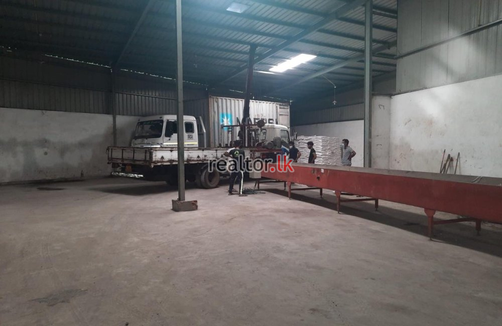 13500 SQFT Warehouse At Hunupitiya Rd Wattala