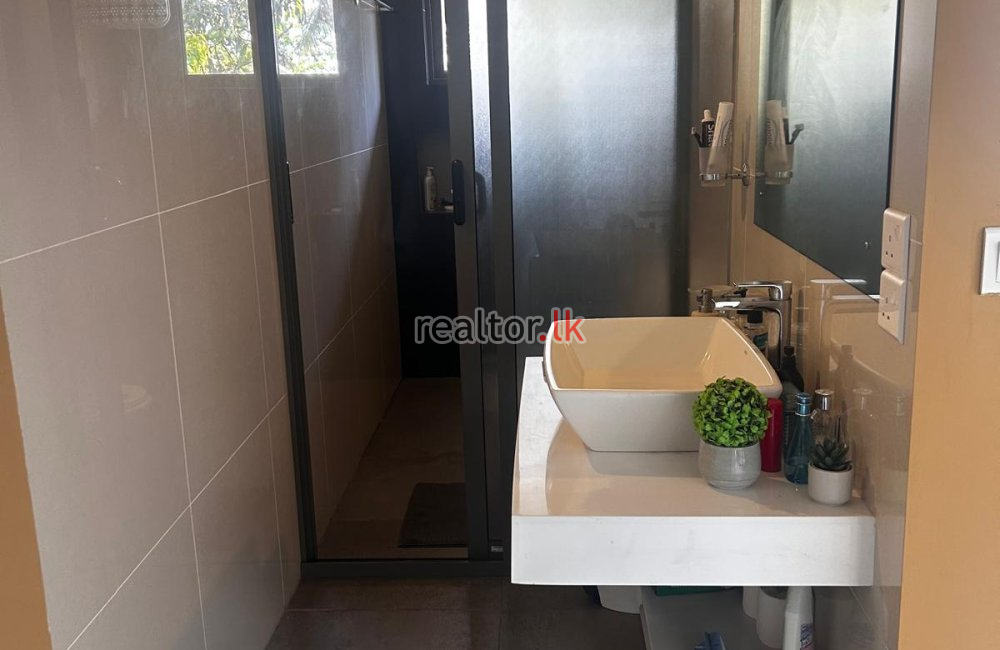House For Sale At Thalapathpitiya Nugegoda