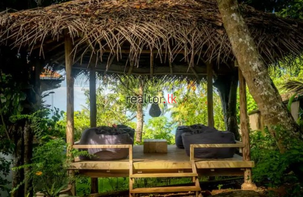 Villa For Sale In Unawatuna