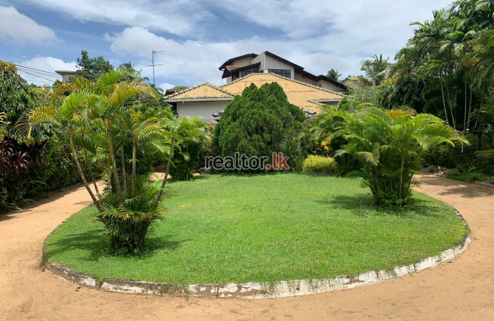 Land With House At Kalapaluwawa Rajagiriya