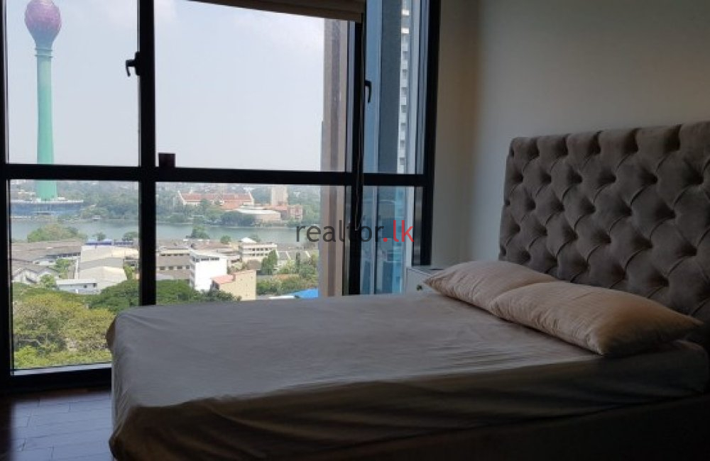 Three Bed At Capitol Twin Peaks