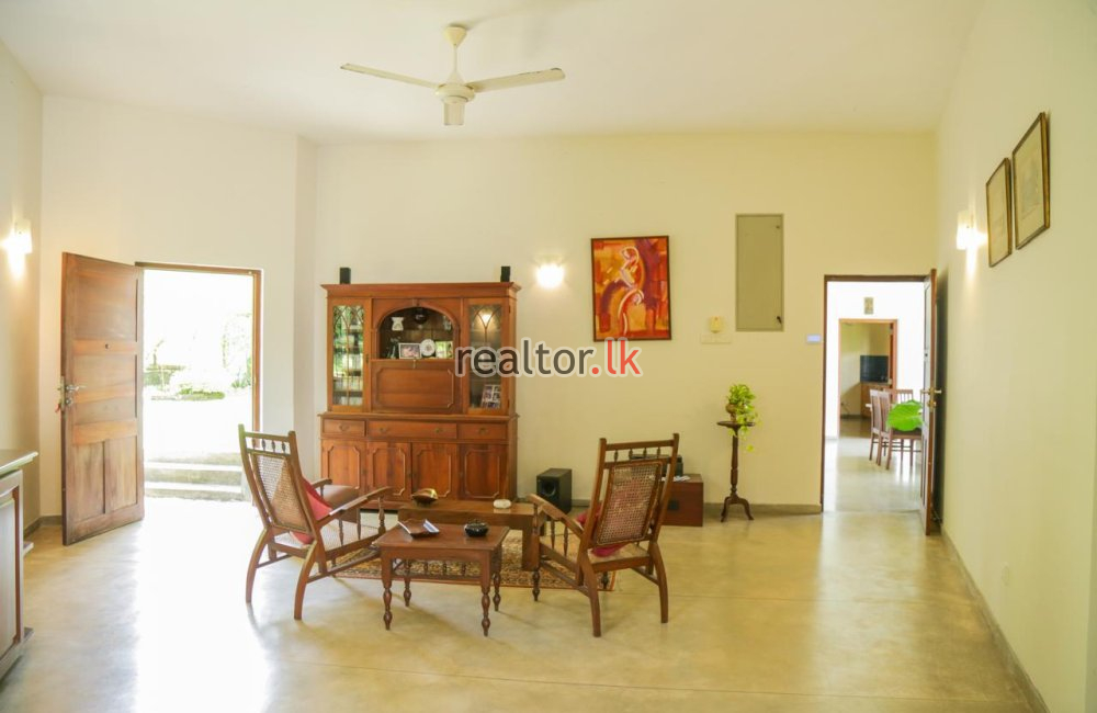 Two Story House In Robert Gunawardena Mawatha