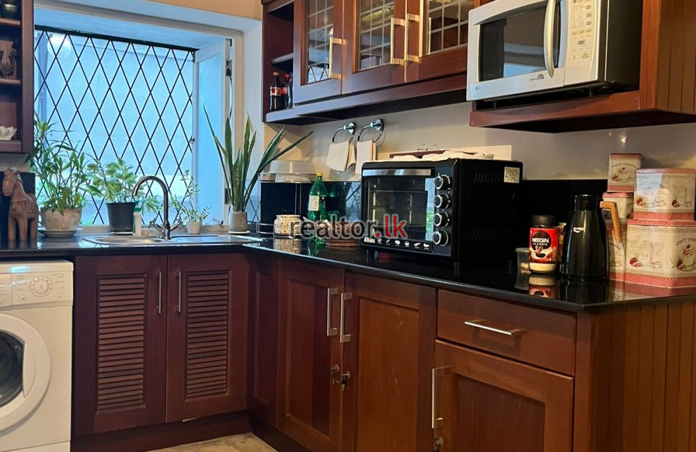 Two Story House For Sale In Off Park Rd Colombo 5