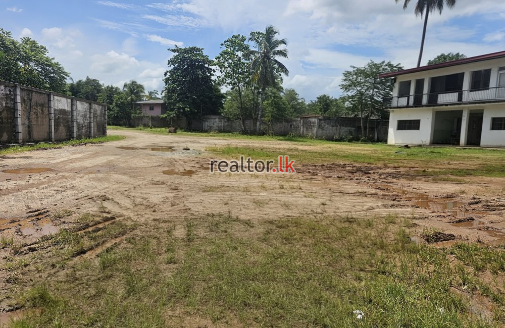 Land For Sale At Awissawella Rd Kaduwela