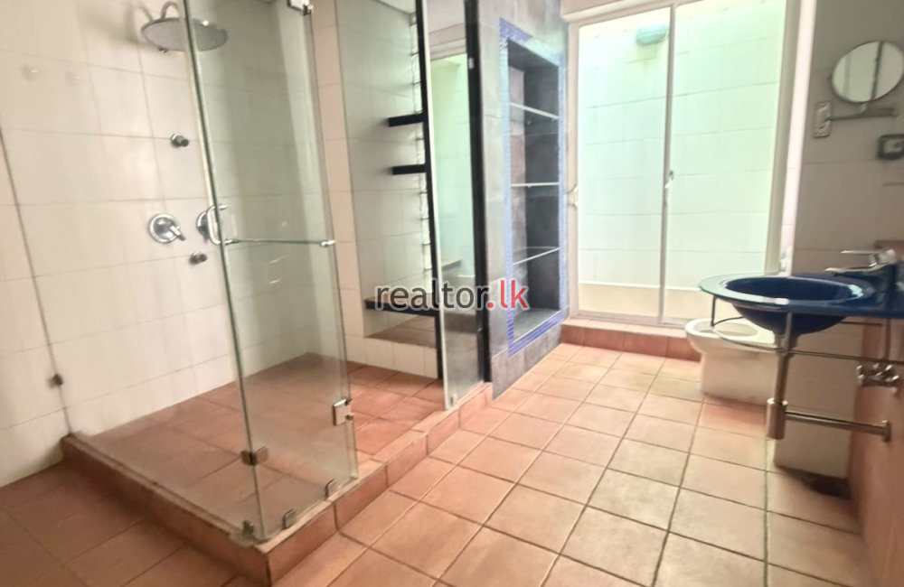 05 Bedroom Spacious House for Rent in Colombo 7