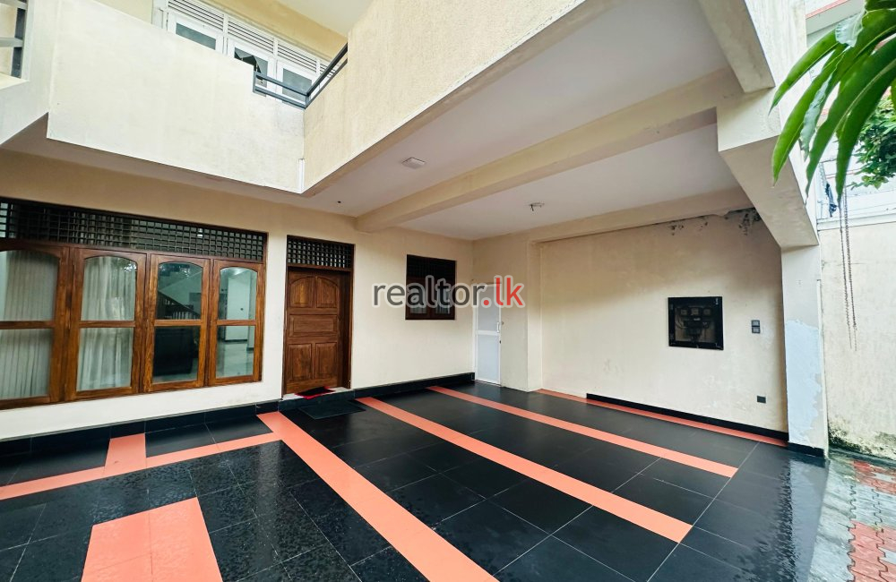 Two Storied House For Sale In Colombo 04