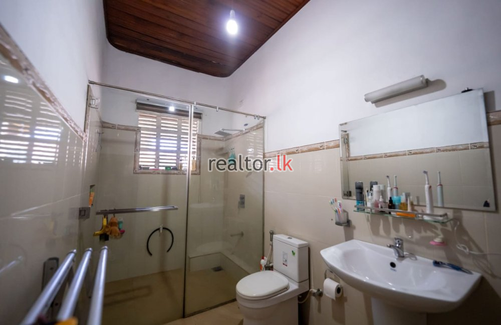Two-Story House With Annex In Alwis Pl Colombo 13