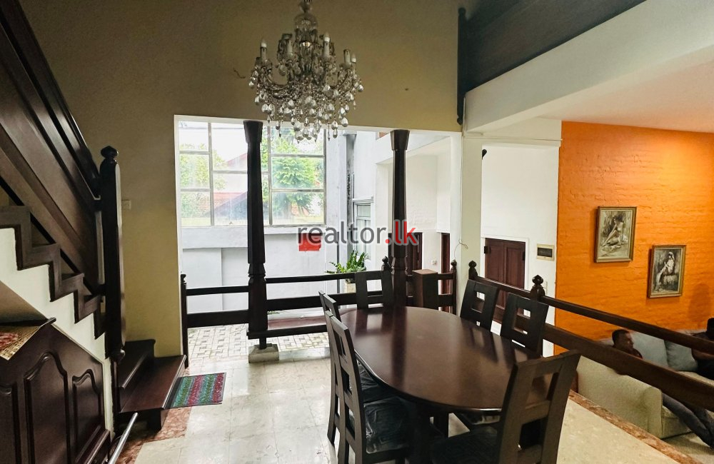Front-Raw Living House For Sale In Colombo 04