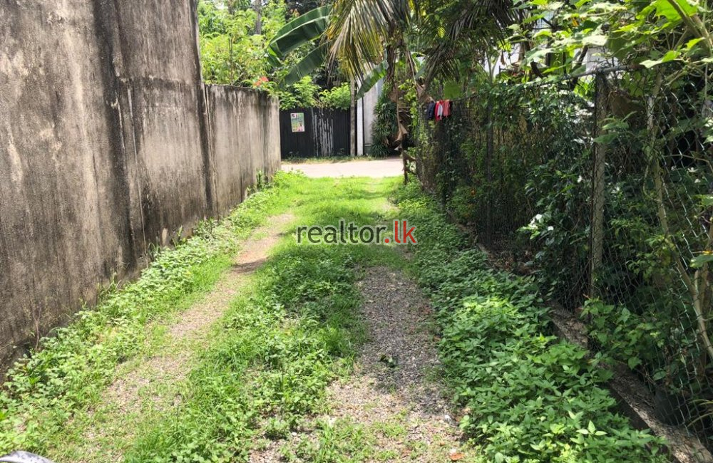 Land For Sale At Hospital Rd Thalawatugoda