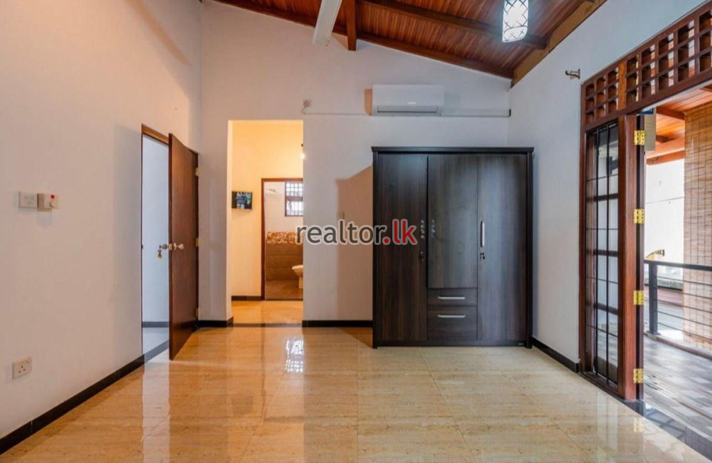 House For Sale In Thalapathpitiya Nugegoda
