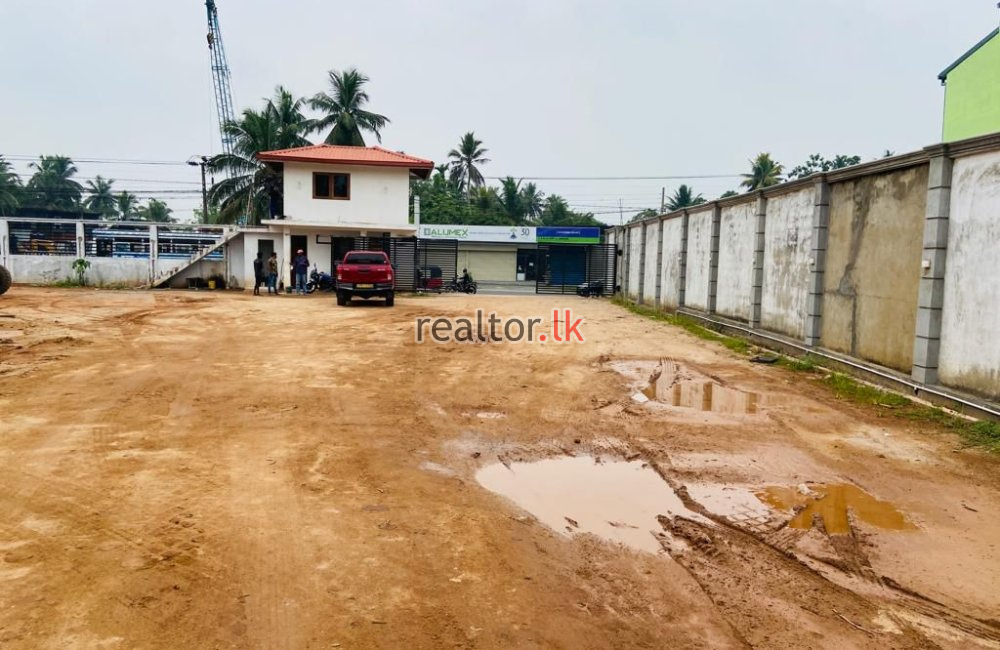 Facing Awissawella Road Land For Sale