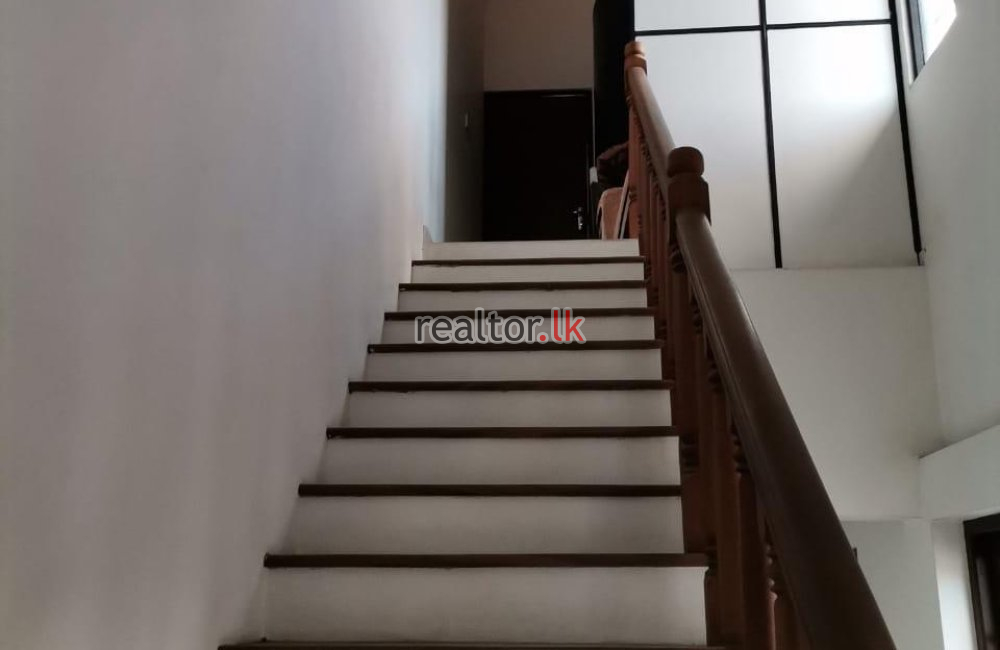 Twin House For Rent In Bullers Lane Colombo 07