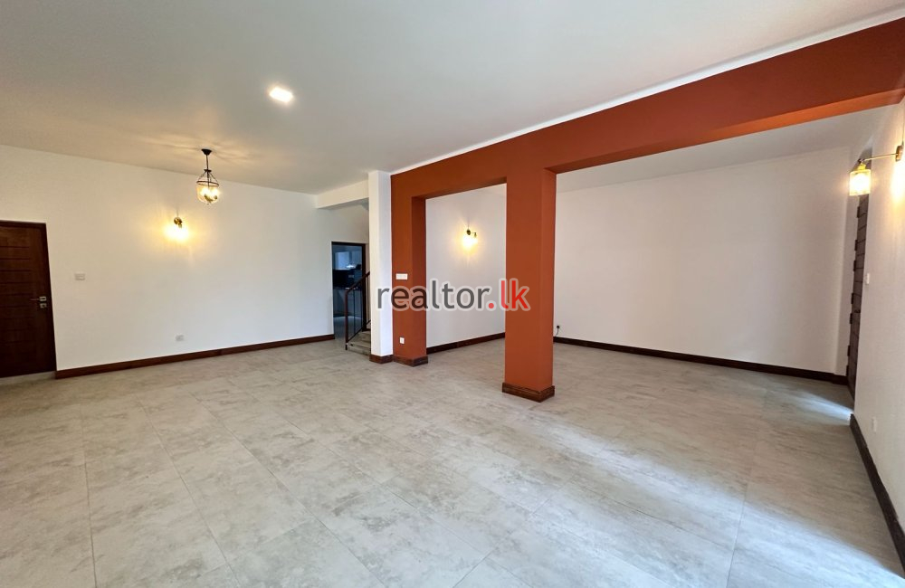 Luxury Golf View House For Rent In Colombo 08