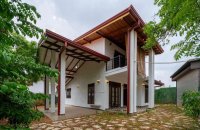 House For Sale In Thalapathpitiya Nugegoda