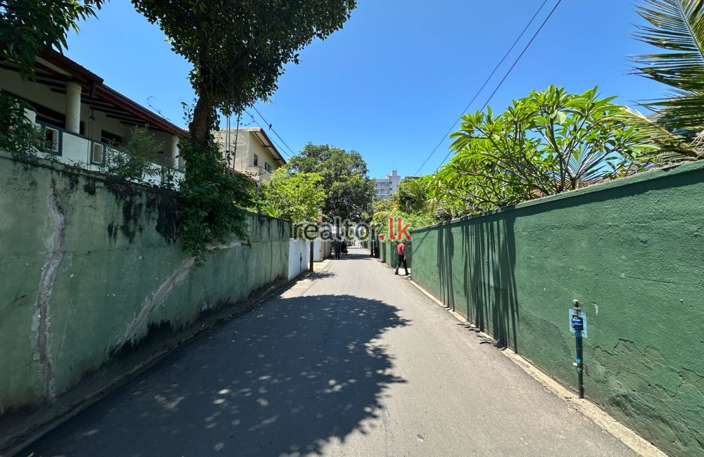 Old House For Sale On 9 Perches Land Colombo 06