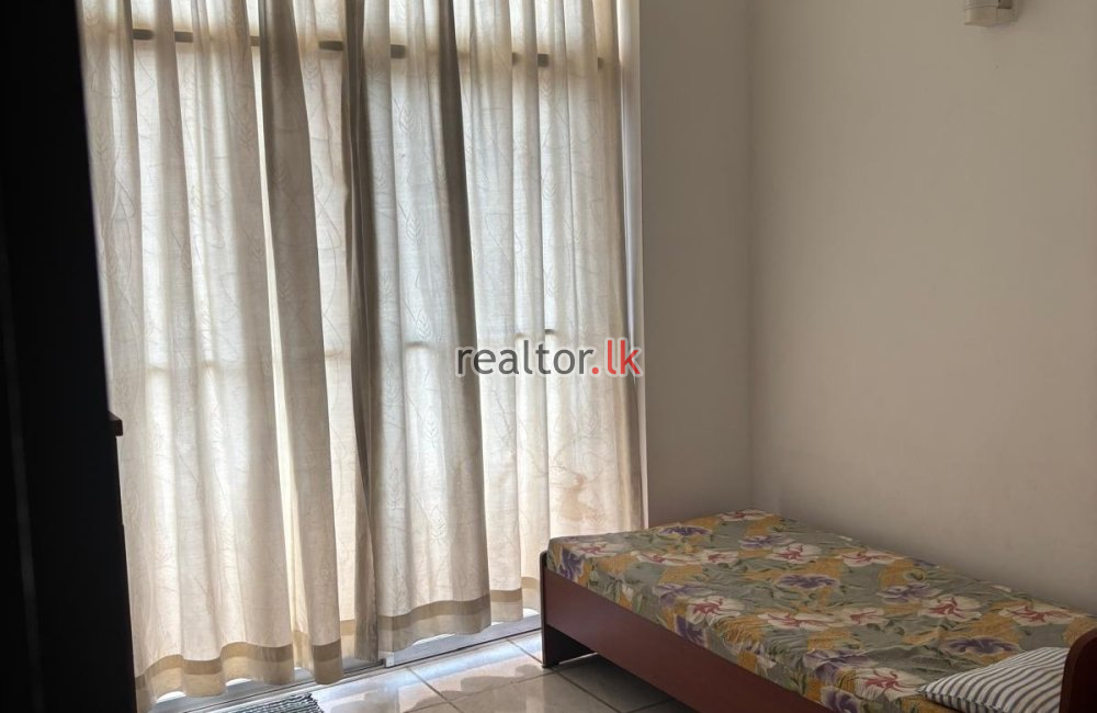 Three Bed For Sale At Queen\'s Court Apartments