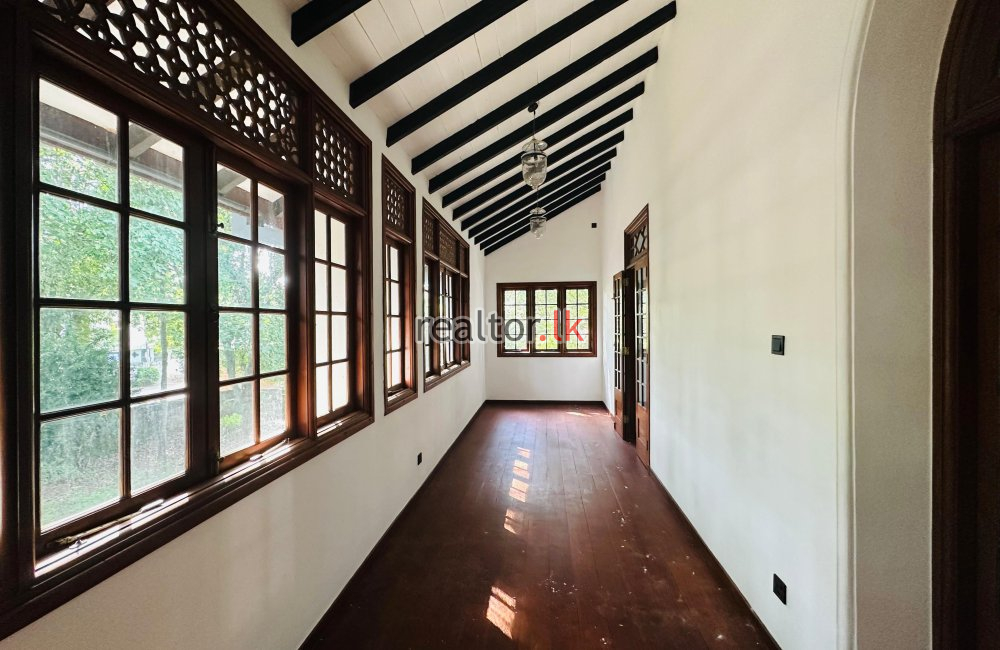 Grand Colonial House For Rent In Colombo 03