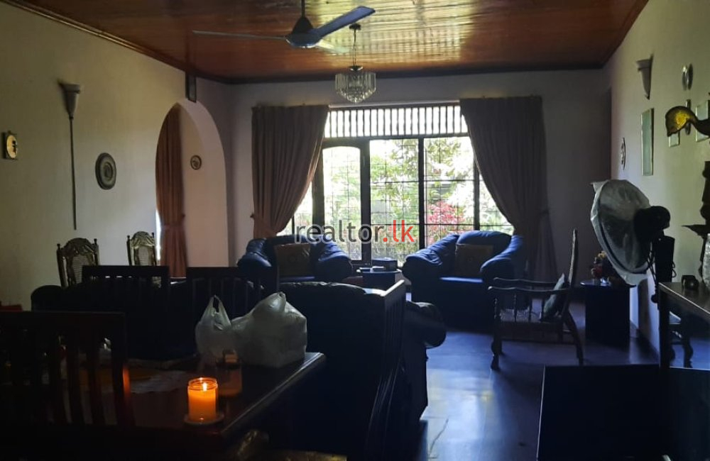 House For Sale At Parliament Rd Battaramulla
