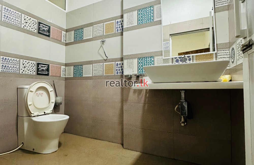 Two Storied House For Sale In Colombo 04